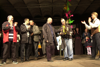 Preisträger des Radebeuler Wandertheaterfestivals 2002_MIKOS-Theater